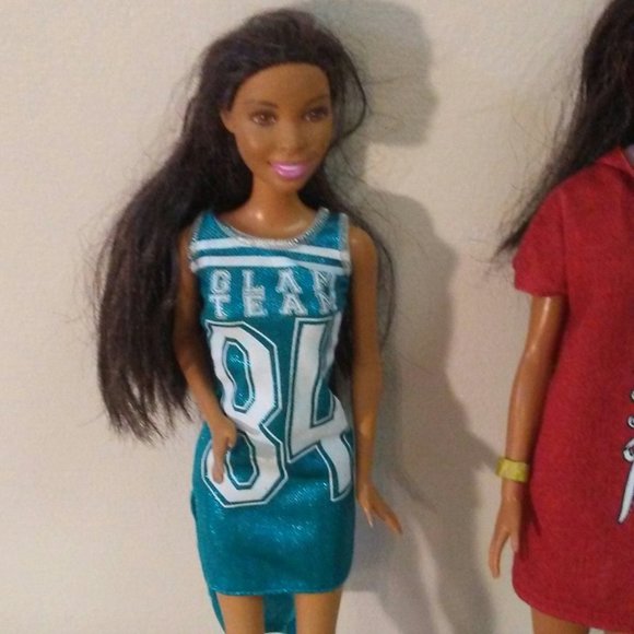 Pair of Barbie dolls with accessories - Picture 7 of 8